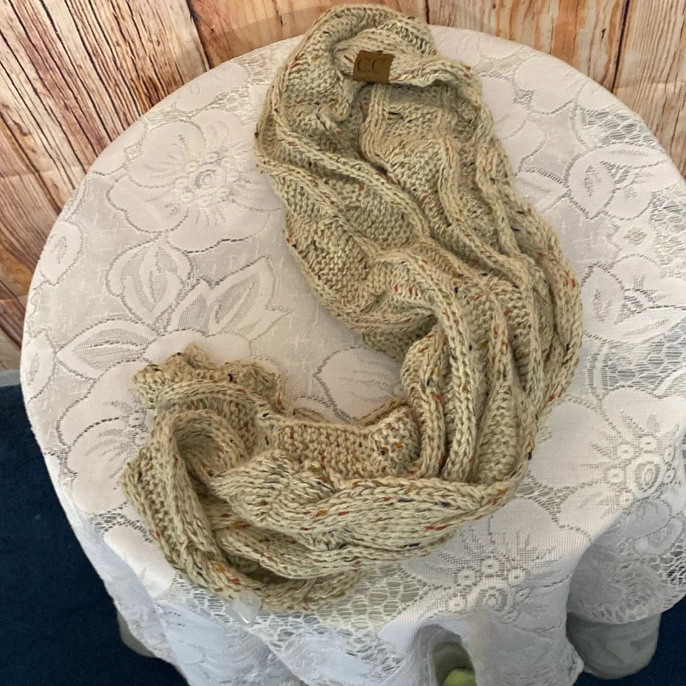 C.C Exclusive Women Oatmeal Winter Warm Cable Knit Confetti Infinity Scarf NWOT - Picture 7 of 7